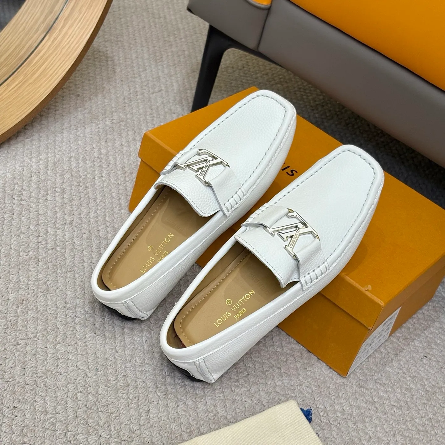 Men's men's shoes 💰420 (Yangli) LV 2⃣️0⃣️2⃣️5️⃣Spring and summer counter GLORIA series models ✈️Original factory special leather production, original last type. A classic driving slip-on casual shoe that shows an elegant style with exquisite craftsmanship details such as Monogram embossing all over the upper🌀Italian imported calfskin fabric Sheepskin foot pads➕Inside～Private mold replica sole Unique style Comfortable driving slip-on Size: 4-12 (38-46) Comes with [Counter packaging: original box, wrapping paper, card, instruction manual, shoehorn, cloth bag] No pressure to enter and leave the counter!